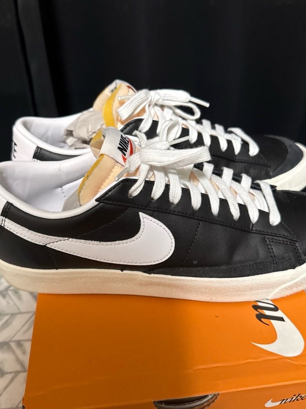 Nike Men’s Blazer Low 9.5 Black & White Low-Top Sneakers - Picture 2 of 6